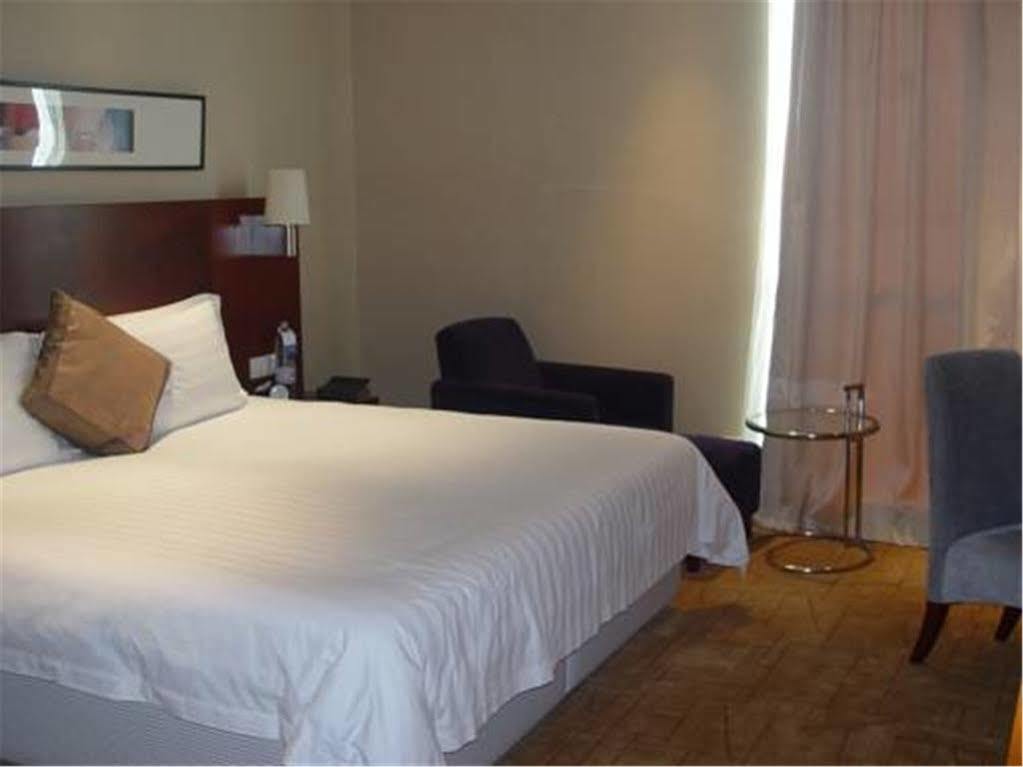 Howard Johnson Plaza Lingang Shanghai Nanhui Exterior foto